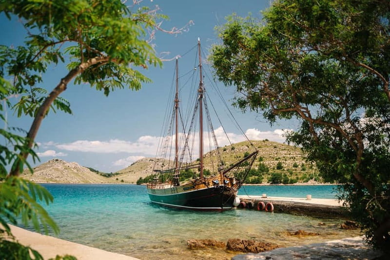 Zadar: Boat Tour with Unlimited Wine & 3 Stops - Key Points