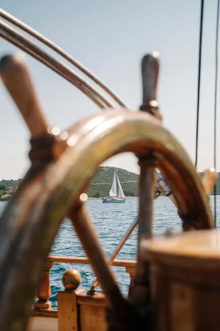 Zadar: Boat Tour with Unlimited Wine & 3 Stops - The First Stop: Kukljica’s Beach and Crystal Waters