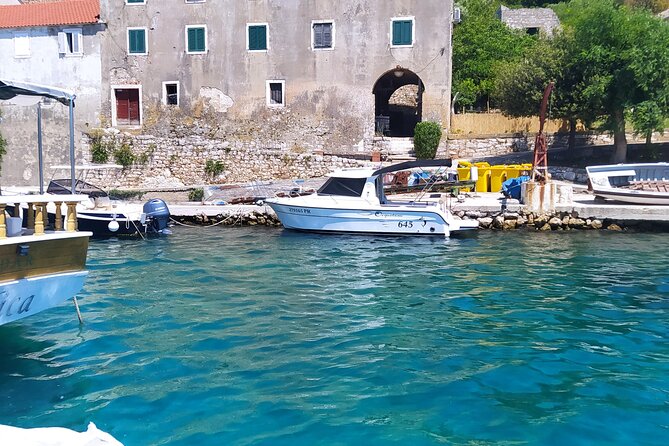 Zadar-Guided Islands Boat Tour with Drinks and Snorkeling - Snorkeling and Refreshments on Board