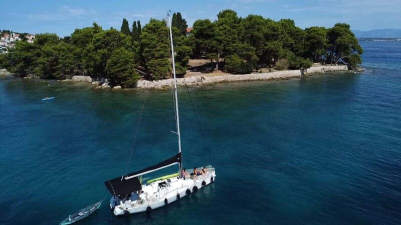 Zadar: Island cruise with drinks, snorkeling and kayaking - Relaxing Break in Kali with Food, Drinks, and Beach Activities