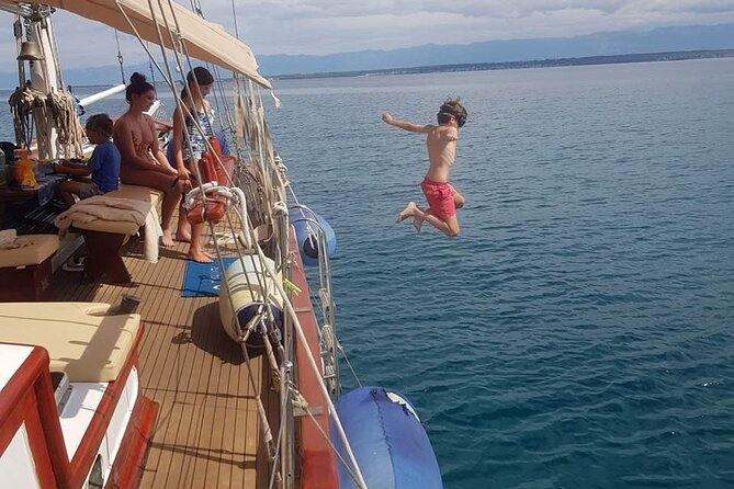 Zadar Private Authentic Wooden Boat tour with unlimited champagne - Practicalities: Meeting Point and Experience Details