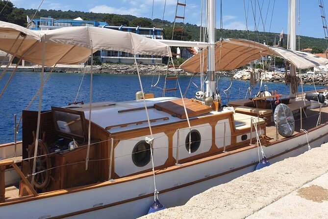 Zadar Private Authentic Wooden Boat tour with unlimited champagne - Considerations Based on Reviews and Limitations