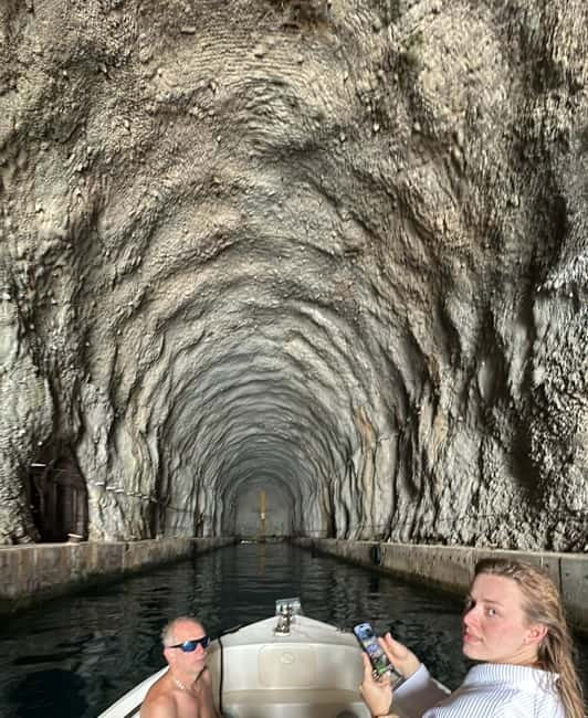 Zadar: Sakarun Beach and Dugi Island Boat Tour with Lunch - Lunch at a Family-Run Restaurant in Bozava