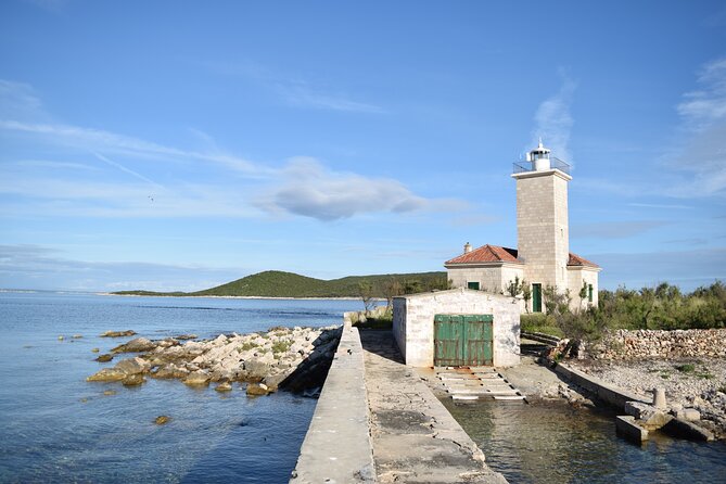 Zadar: Shipwreck Dive, Sandy Beach, Lighthouse & Island Tour - The Short Visit to Mala Sestrica Lighthouse
