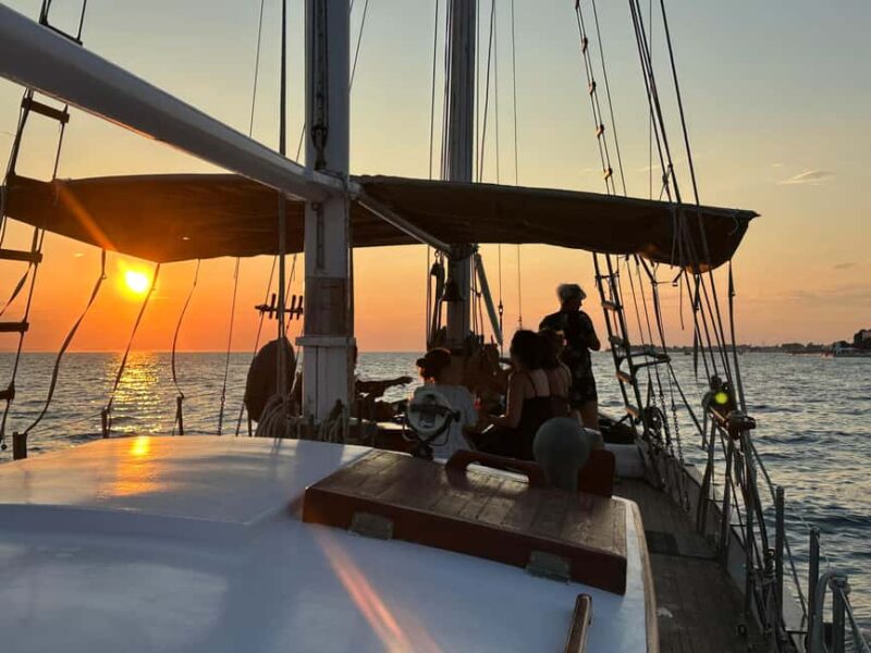 Zadar: Sunset Cruise with unlimited champagne - Zadar: Sunset Cruise with unlimited champagne — a romantic escape on the Dalmatian waters