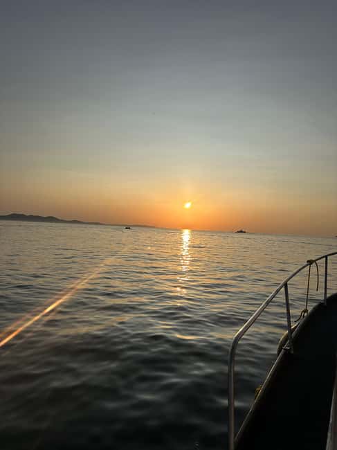 Zadar: Sunset Cruise with unlimited champagne - The included amenities and added costs