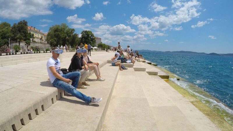 Zadar: Virtual Reality Guided History Walking Tour - Visualizing the 4th Crusade and Medieval Attacks