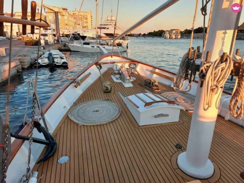 Zadar: Wooden Boat half day Adventure with drinks - Starting Point for a Scenic Dalmatian Journey in Zadar