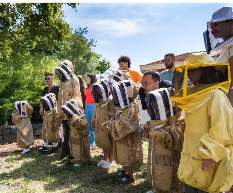 Zafferana Etnea:Honey extraction workshop and honey tasting - Honey Tasting and Organic Snacks