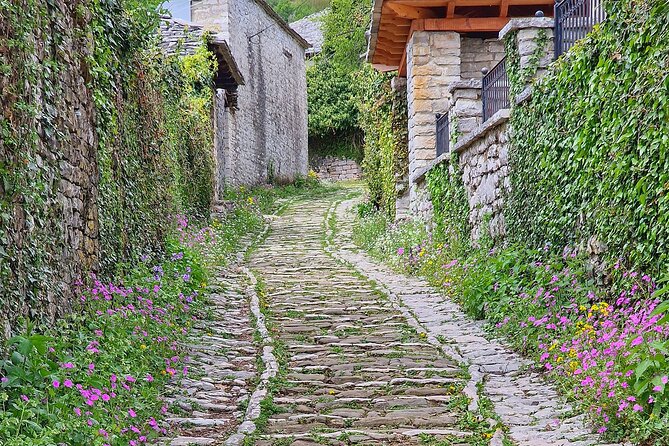 Zagoria and Vikos Gorge from Parga - Admire the Vikos Gorge from Oxia Balcony