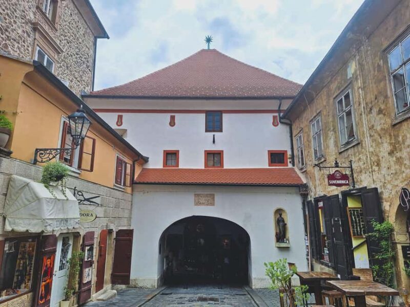 Zagreb: Explore with an Art Historian  Private Walking Tour - Exploring Dolac Market and Its Rhythms