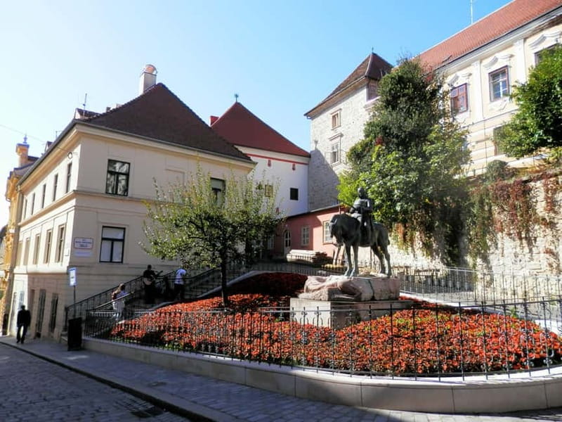 Zagreb: Group walking tour of Zagreb (funicular included) - The Noon Cannon Fire and the Funicular Ride
