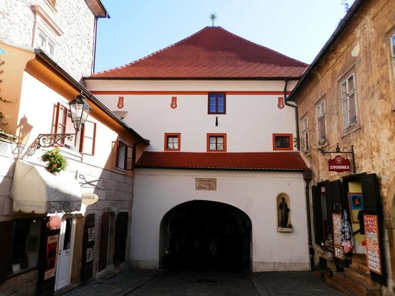 Zagreb: Group walking tour of Zagreb (funicular included) - What Makes This Tour Stand Out