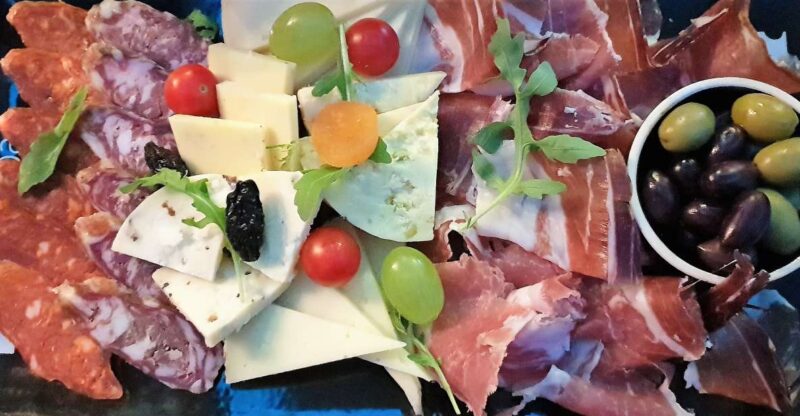 Zagreb: Private Food and History Walking Tour with Tastings - Key Points