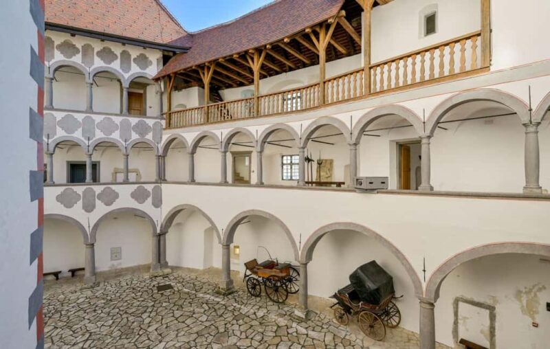 Zagreb: Trakoan & Veliki Tabor Castles Day Trip & Lunch - Discovering Veliki Tabor: Croatia’s Best-Preserved Fortress