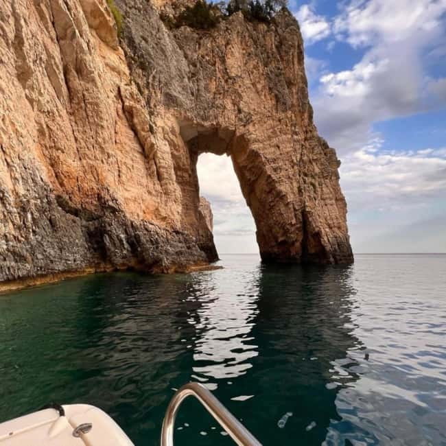 Zakynthos Private Sunset Boat: Keri Caves & Mizithres (max5) - Insights from Reviews: A Mix of Strengths and Considerations