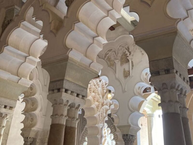 Zaragoza: Aljafería Palace guided tour in Spanish - Digital and Sensory Enhancements During the Tour