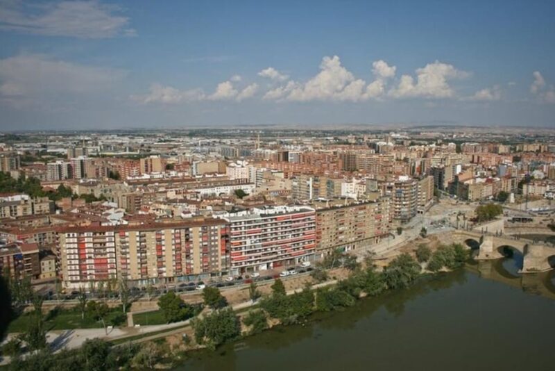 Zaragoza : Must-See Attractions Private Walking Tour - Key Points