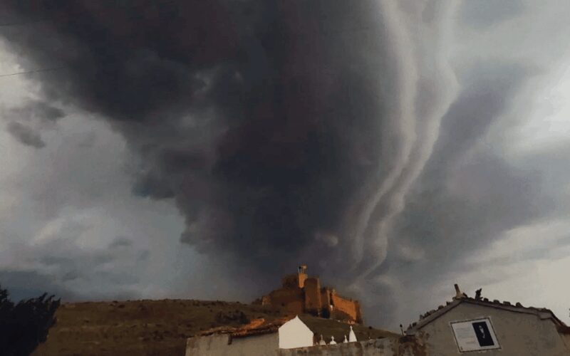 Zaragoza: Only excommunicated and cursed town with witches in Spain and food - Exploring the Haunted Castillo Maldito and Torture Instruments