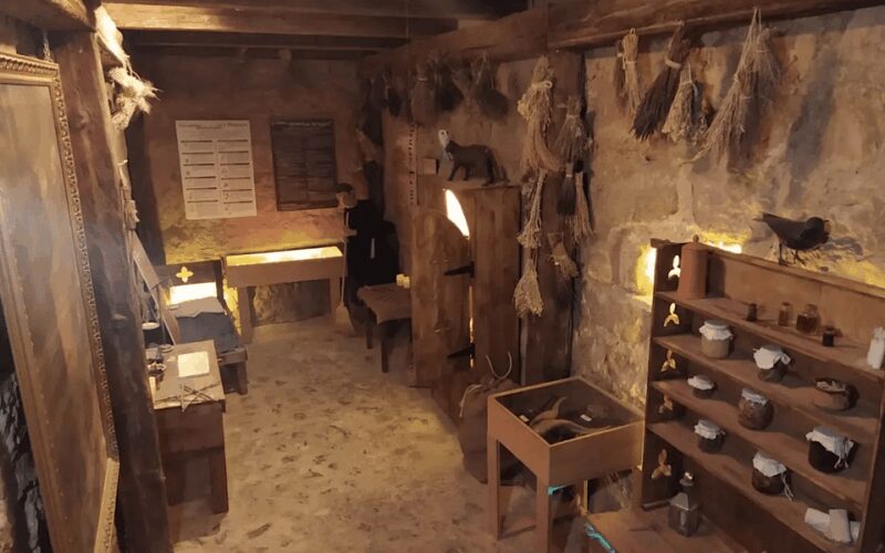 Zaragoza: Only excommunicated and cursed town with witches in Spain and food - Return Transfer and Final Reflection