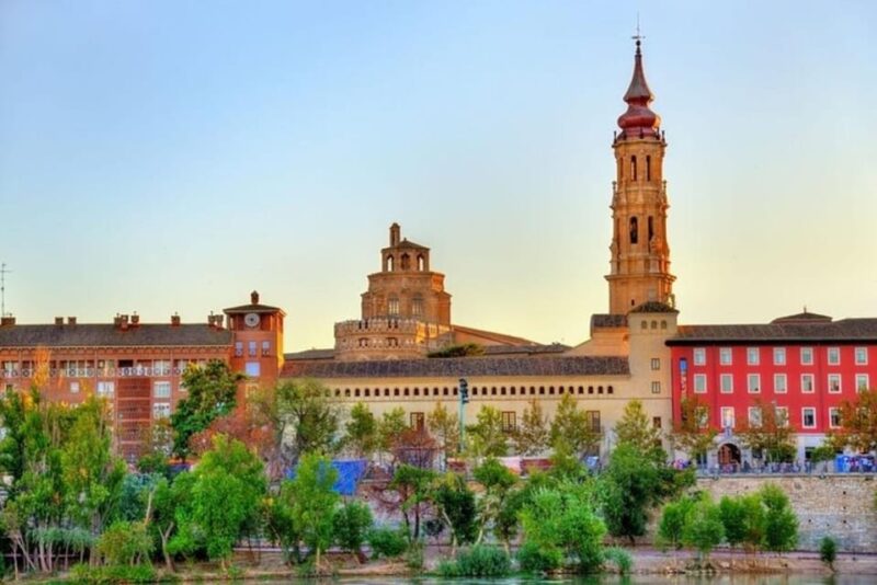 Zaragoza : Private Custom Walking Tour with a Local Guide - The Stops and Highlights of the Tour