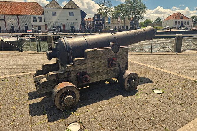 Zierikzee City tour: The Legends NL/EN - The Harbor Square and the Legend of Westenschouwen