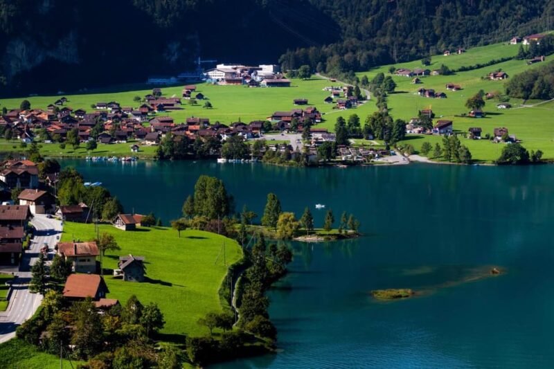 Zug: Express Walk with a Local in 60 minutes - Discover Zug with a Local in Just 60 Minutes