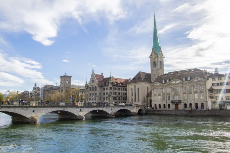 Zurich: 2-hour Best Intro Walking Tour with a Local - Suitable for All Types of Travelers