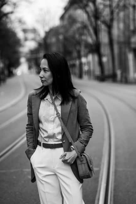 Zurich 3-in-1 City Walking Tour with Photoshoot & Flavors - Logistics and Group Size