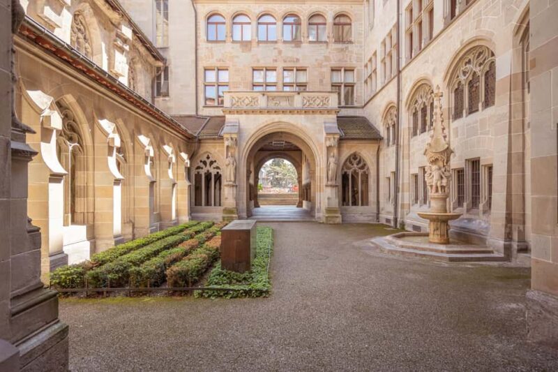 Zurich: 360° City Walk Tour Including Hidden Spots - Tasting Swiss Delights and Local Specialties