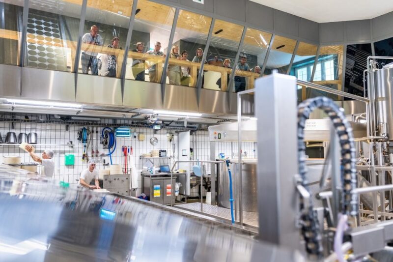 Zürich: Appenzell Day-Trip with Cheese & Chocolate Tastings - Exploring Appenzell’s Streets and Traditional Baked Goods