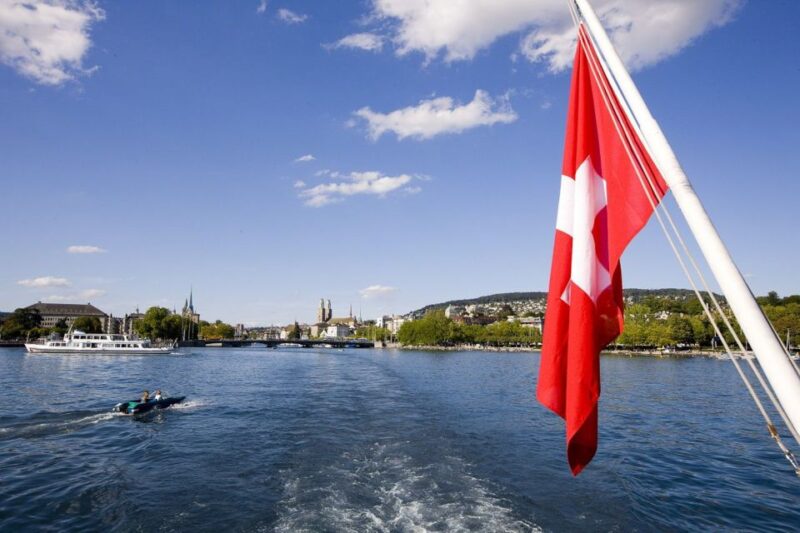 Zürich: City Tour, Cruise, and Lindt Home of Chocolate Visit - The Role of Tour Guides and Group Dynamics