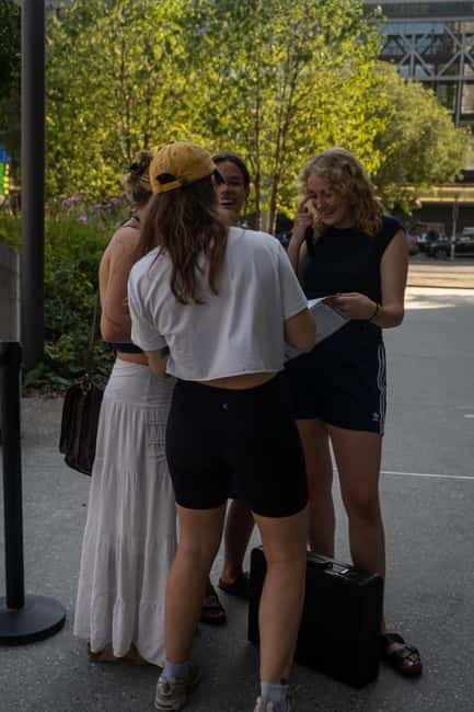 Zürich: guided Escape Game - Boatride, Snacks and Drinks - Scenic Ride Options: Boat or Cable Car