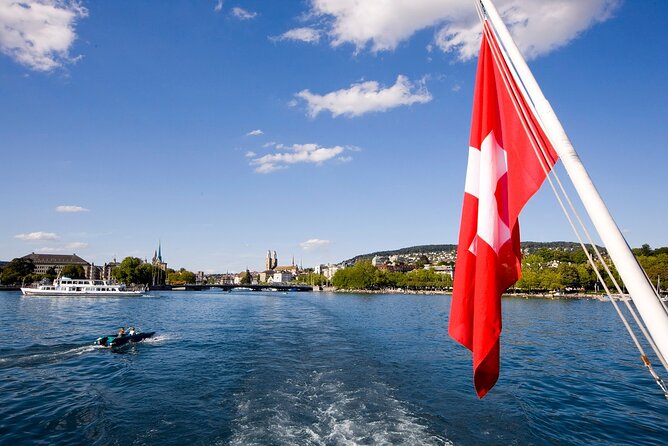 Zurich Highlights Tour With Cruise and Lindt Home of Chocolate - Old Town Photo Stop and Medieval Charm