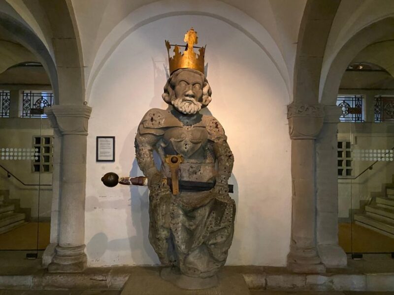 Zurich in the Mirror of the Past: Self-Guided Audio Tour - Artistic Sculptures and Modern Spots