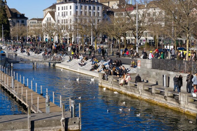 Zurich Old Town Walking Tour: 2-Hours - The Tour Guides and Their Expertise