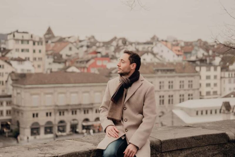 Zurich: Private Professional Photoshoot at Lindenhof - Iconic Views Down to the Limmat River