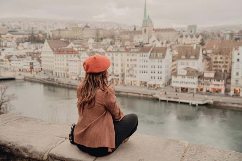 Zurich: Private Professional Photoshoot at Lindenhof - Logistics: Meeting Point, Duration, and Group Size