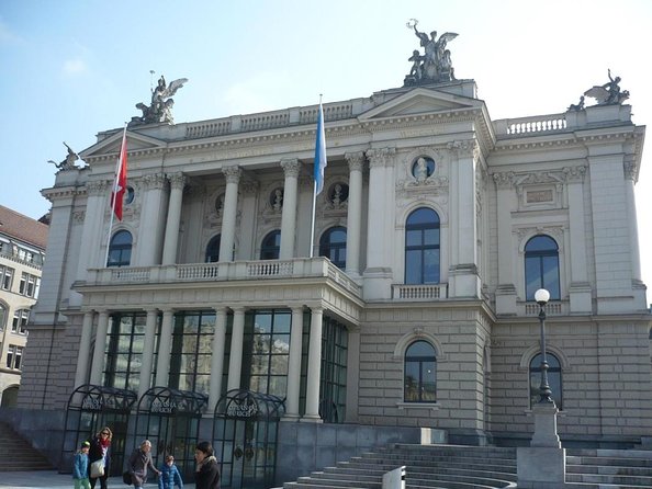 Zürich Private Walking Half-Day Trip with optional Lake Cruise - Explore Zurich in Just Four Hours with a Private Guide and Optional Lake Cruise