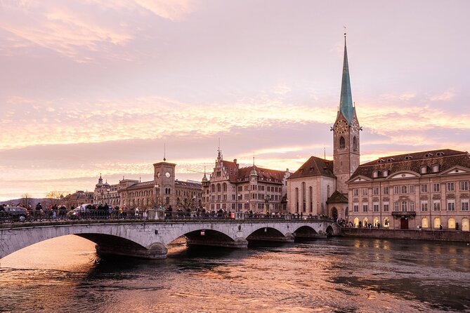 Zurich Private Walking Tour: Switzerland Heart - Scenic Views from the Limmat River and Lake Zurich
