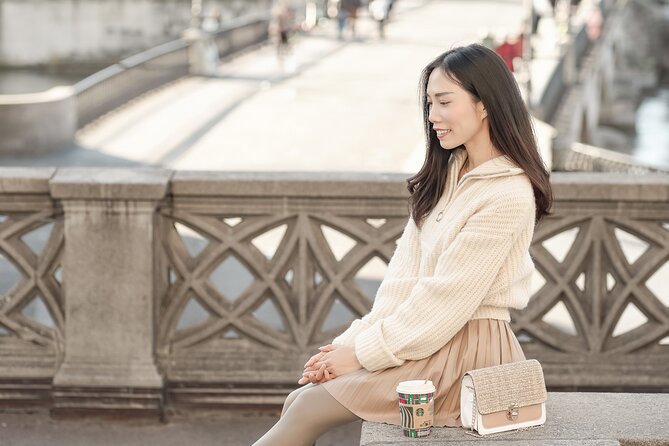 Zurich: Professional Photoshoot at the Best Spots - Panoramic Views from Lindenhof