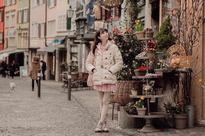 Zurich: Professional Photoshoot at the Best Spots - Final Scenic Shots at Rathausbrücke