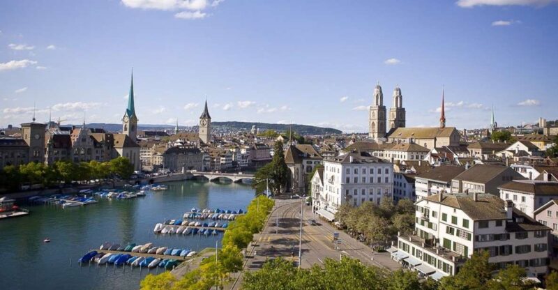 Zurich: Sightseeing Bus Tour with Optional FIFA Museum - Key Points