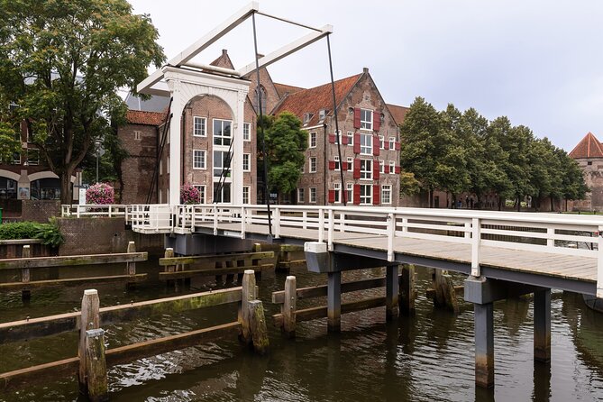 Zwolle: City Walk with Audio Guide in 7 Languages on your Phone - Exploring the Iconic Sassenpoort: A Window into Zwolle’s Past
